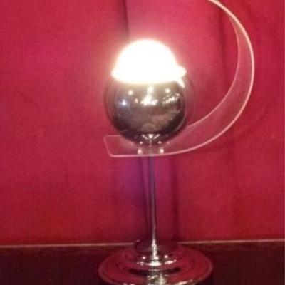 LOT 91D: 1970's MODERN CHROME TABLE LAMP