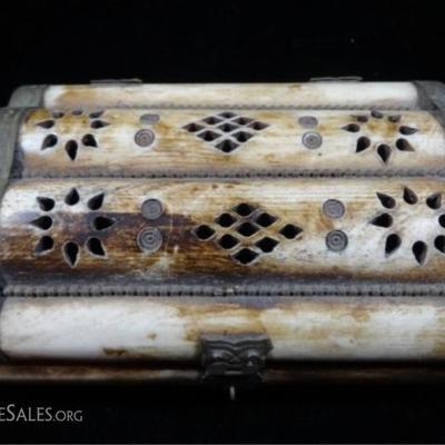 LOT 193: 2 PC CAMEL BONE BOXES, APPROX 3" X 4" & APPROX 4" X 6"
