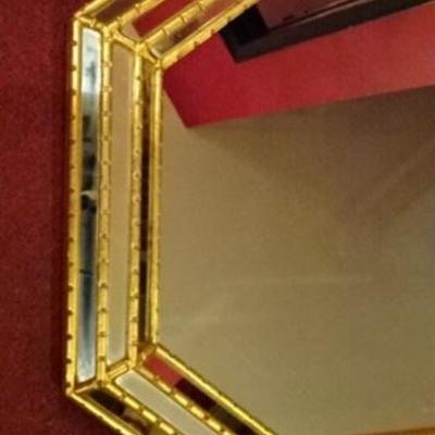 LOT 72B: OCTAGONAL GILT WOOD MIRROR WITH MIRRORED FRAME