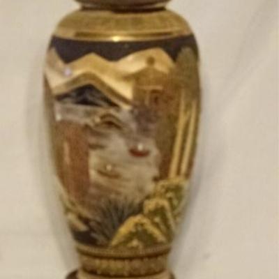 LOT 94D: SATSUMA STYLE PORCELAIN LAMP