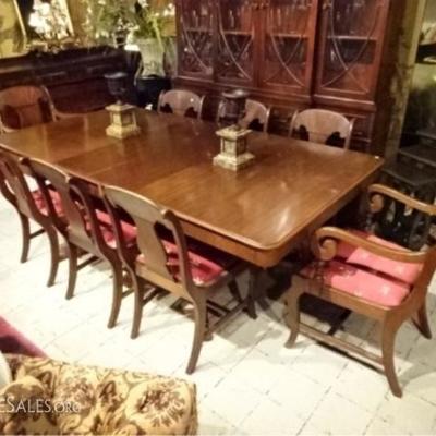 LOT 78A: 9 PC REGENCY STYLE DINING TABLE AND 8 CHAIRS