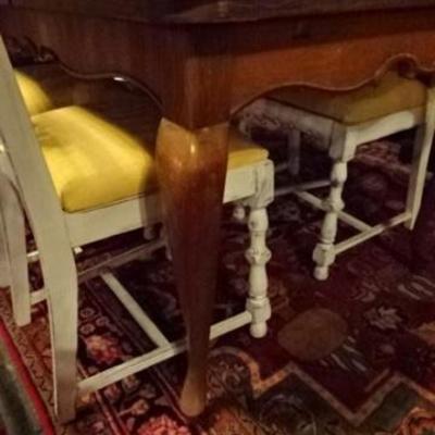 LOT 124: 5 PC DINING SET, FRENCH STYLE DINING TABLE