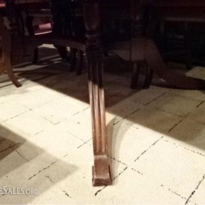LOT 78A: 9 PC REGENCY STYLE DINING TABLE AND 8 CHAIRS