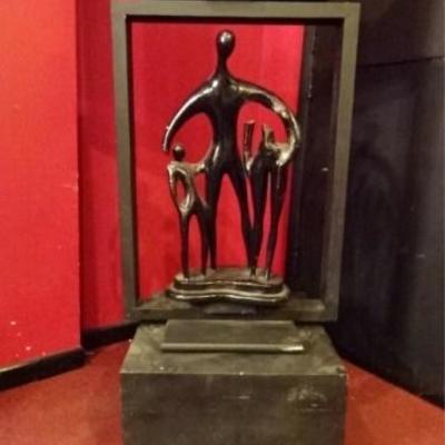 LOT 42B: RALPH ALAN DALE LARGE CERAMIC SCULPTURE
