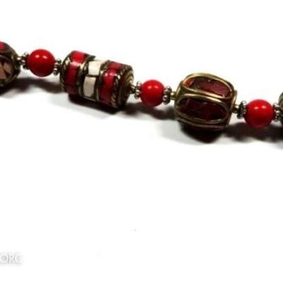 LOT 40D: TIBETAN CORAL & RED BEAD NECKLACE