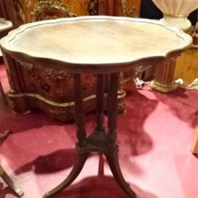 LOT 65D: PAIR ANTIQUE 3 LEG TABLES, SCALLOP EDGE ROUND TOPS,