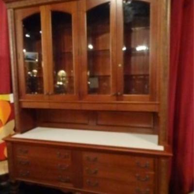 LOT 126C: LIGHTED FRENCH STYLE BREAKFRONT
