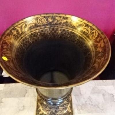 LOT 84: LARGE BLACK & GOLD URN