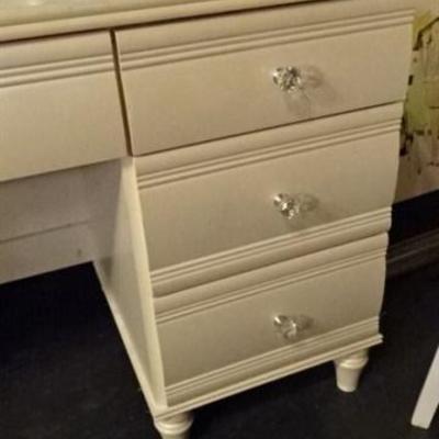LOT 36: WHITE KNEEHOLE DESK WITH CRYSTAL HANDLES