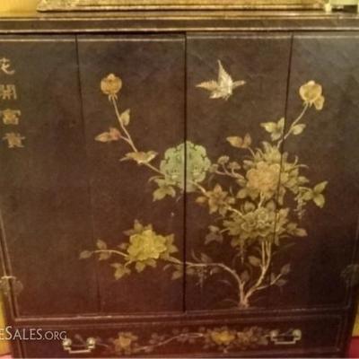 LOT 85A: CHINOISERIE CABINET