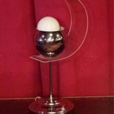 LOT 91D: 1970's MODERN CHROME TABLE LAMP