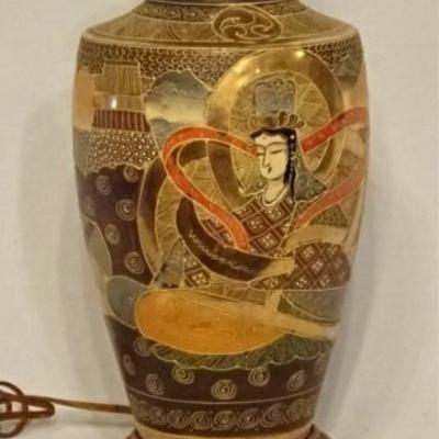 LOT 97: SATSUMA STYLE PORCELAIN LAMP