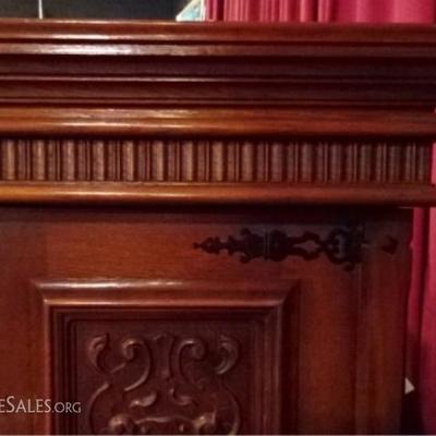 LOT 118D: 1920's SPANISH COLONIAL REVIVAL CABINET