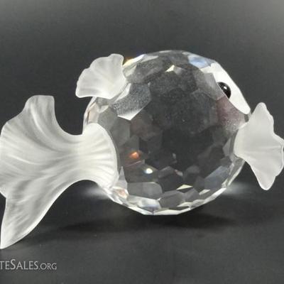 LOT 100: SWAROVSKI CRYSTAL PUFFER FISH, WITH BOX, APPROX 1"H X 2"L