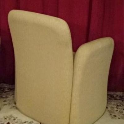 LOT 40B: PAIR MID CENTURY MODERN DESIGN UPHOLSTERED ARM CHAIRS