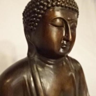 LOT 23B: BRONZE SEATED BUDDHA SCULPTURE, ON MARBLE BASE