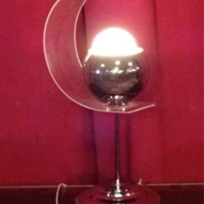 LOT 91D: 1970's MODERN CHROME TABLE LAMP