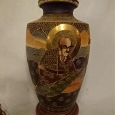LOT 97: SATSUMA STYLE PORCELAIN LAMP