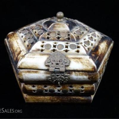 LOT 195: 6 SIDED CAMEL BONE BOX, APPROX 7"