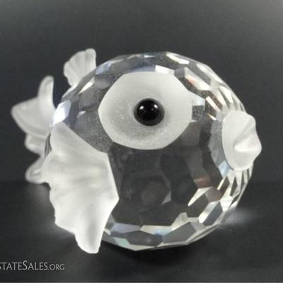 LOT 100: SWAROVSKI CRYSTAL PUFFER FISH, WITH BOX, APPROX 1"H X 2"L