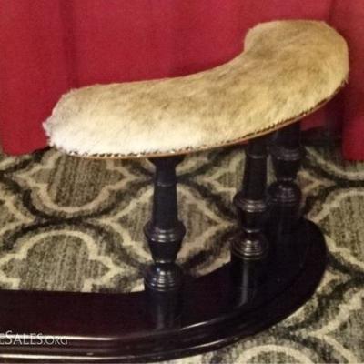 LOT 106: VINTAGE WOOD FIREPLACE FENDER BENCH