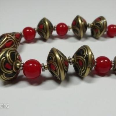 LOT 106B: TIBETAN CORAL & RED BEAD NECKLACE