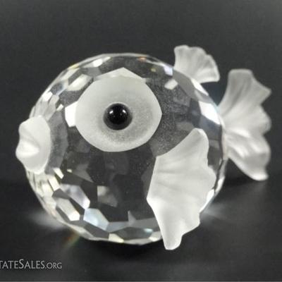 LOT 100: SWAROVSKI CRYSTAL PUFFER FISH, WITH BOX, APPROX 1"H X 2"L