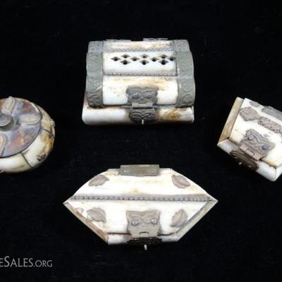 LOT 200: 4 SMALL CAMEL BONE BOXES, APPROX 2" X 2"