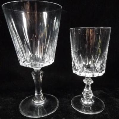 LOT 23D: 24 PC CRYSTAL STEMWARE