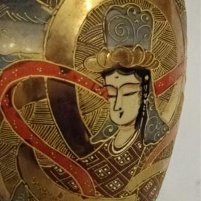 LOT 97: SATSUMA STYLE PORCELAIN LAMP