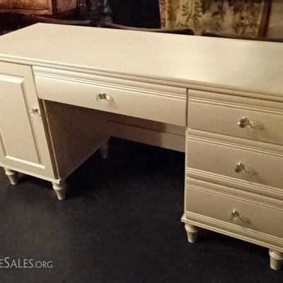 LOT 36: WHITE KNEEHOLE DESK WITH CRYSTAL HANDLES