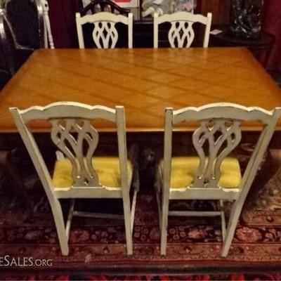 LOT 124: 5 PC DINING SET, FRENCH STYLE DINING TABLE