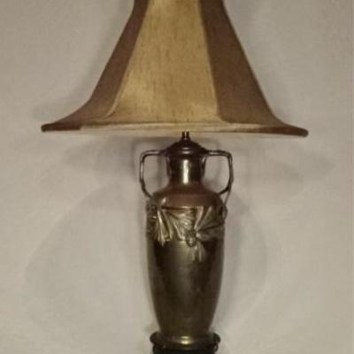 LOT 63: ART NOUVEAU STYLE LAMP, METAL URN FORM BASE