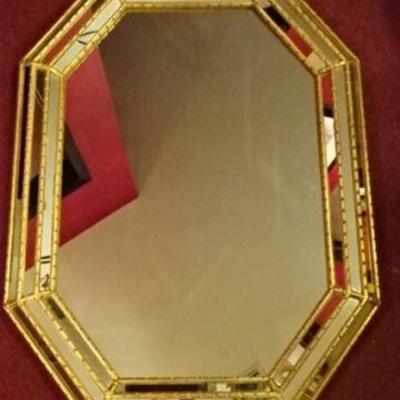 LOT 72B: OCTAGONAL GILT WOOD MIRROR WITH MIRRORED FRAME