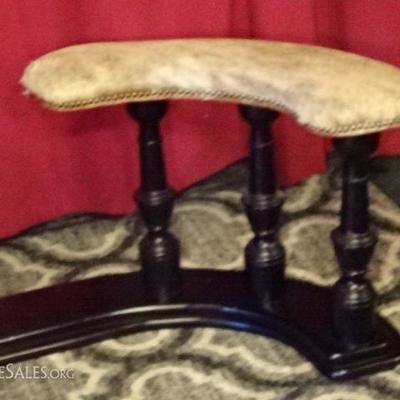LOT 106: VINTAGE WOOD FIREPLACE FENDER BENCH