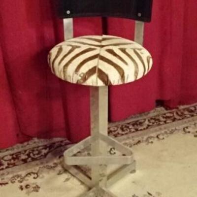 LOT 116B: STEEL AND ACRYLIC SWIVEL BARSTOOL