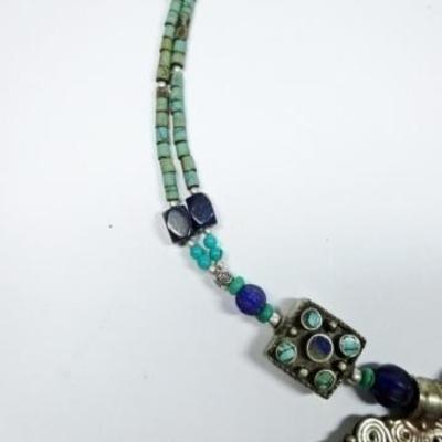 LOT 60: TIBETAN NECKLACE WITH TURQUOISE & LAPIS
