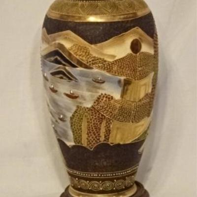 LOT 94D: SATSUMA STYLE PORCELAIN LAMP