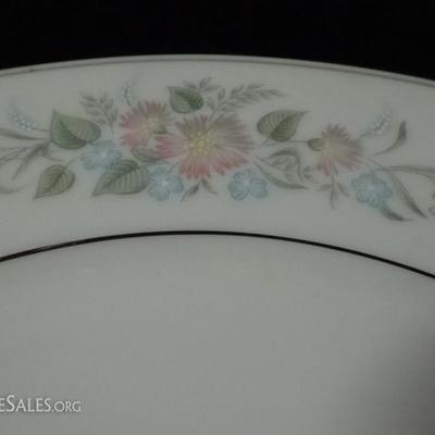 LOT 80: 85 NORITAKE CHINA SERVICE, ROMANCE PATTERN