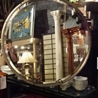 LOT 79C: MODERN ROUND NICKEL FINISH MIRROR