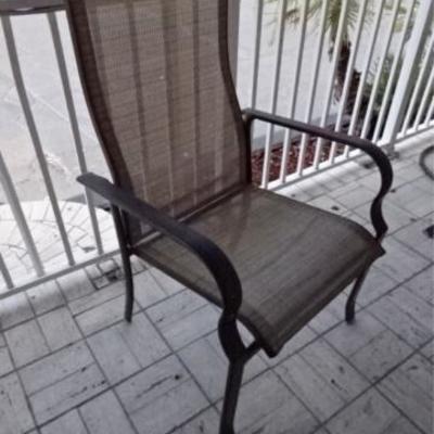 LOT 110C: 5 PC PATIO SET, TABLE AND 4 ARMCHAIRS