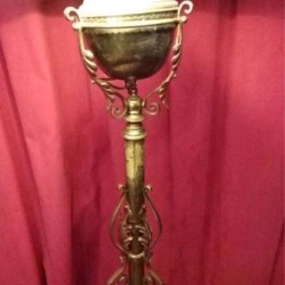 LOT 50D: VINTAGE BRASS FLOOR LAMP