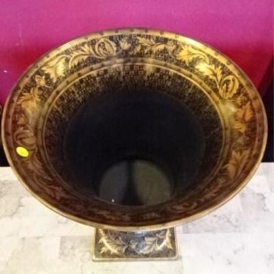LOT 84: LARGE BLACK & GOLD URN