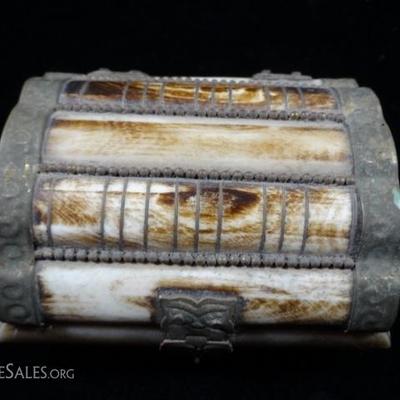 LOT 193: 2 PC CAMEL BONE BOXES, APPROX 3" X 4" & APPROX 4" X 6"