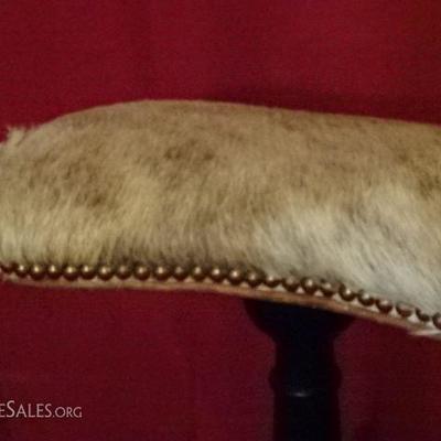 LOT 106: VINTAGE WOOD FIREPLACE FENDER BENCH