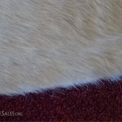 LOT 75B: NATURAL WHITE COWHIDE RUG