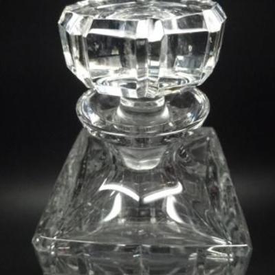LOT 80A: SQUARE CRYSTAL DECANTER WITH STOPPER