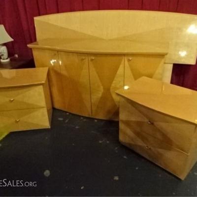 LOT 56D: 4 PIECE KING BEDROOM SET, LIGHT WOOD
