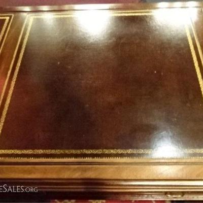LOT 89: SLIGH MAHOGANY KNEEHOLE DESK