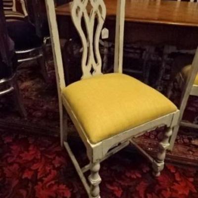 LOT 124: 5 PC DINING SET, FRENCH STYLE DINING TABLE